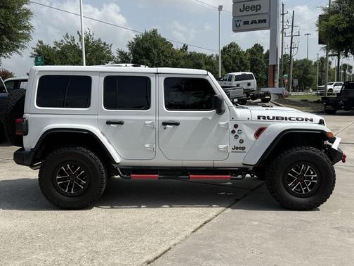 Bright White Clearcoat 2024 Jeep Wrangler Rubicon