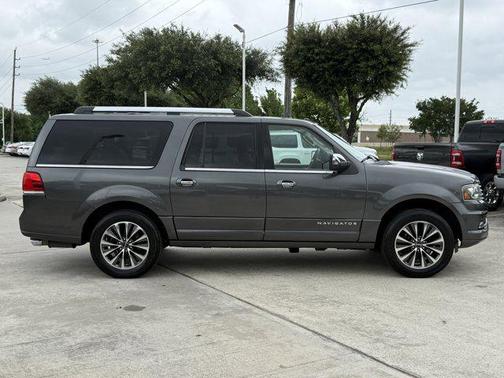 MAGNETIC METALLIC 2015 Lincoln Navigator Base