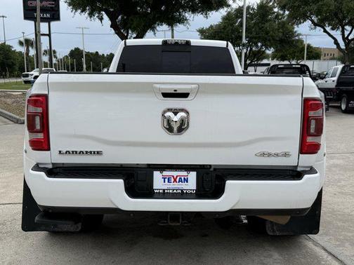 Bright White Clearcoat 2019 RAM 3500 Laramie Crew Cab 4x4 8' Box
