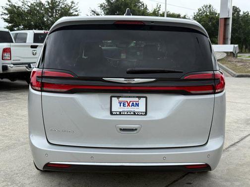 Silver Mist Clearcoat 2024 Chrysler Pacifica Touring L
