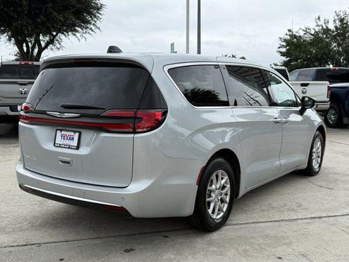 Silver Mist Clearcoat 2024 Chrysler Pacifica Touring L