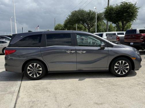 Modern Steel Metallic 2024 Honda Odyssey EX-L