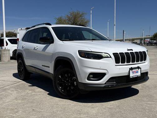 Bright White Clearcoat 2023 Jeep Cherokee Altitude