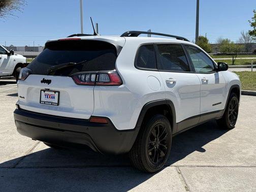 Bright White Clearcoat 2023 Jeep Cherokee Altitude