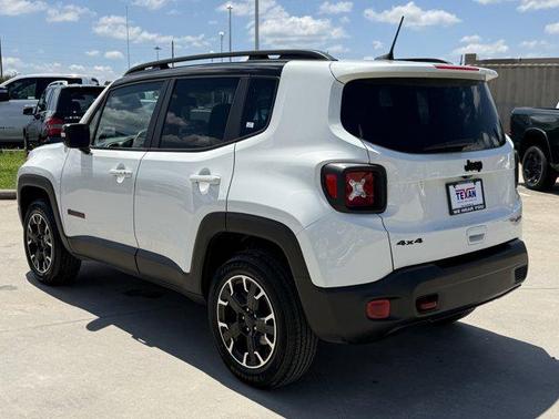 Alpine White Clearcoat 2023 Jeep Renegade Trailhawk