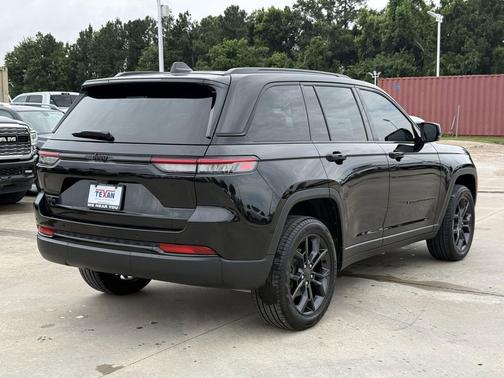Diamond Black Crystal Pearlcoat 2025 Jeep Grand Cherokee Limited