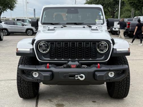 Bright White Clearcoat 2026 Jeep Gladiator Shadow Ops