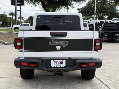Bright White Clearcoat 2026 Jeep Gladiator Shadow Ops