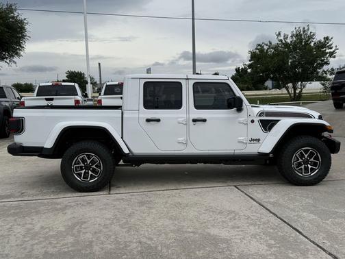 Bright White Clearcoat 2026 Jeep Gladiator Shadow Ops
