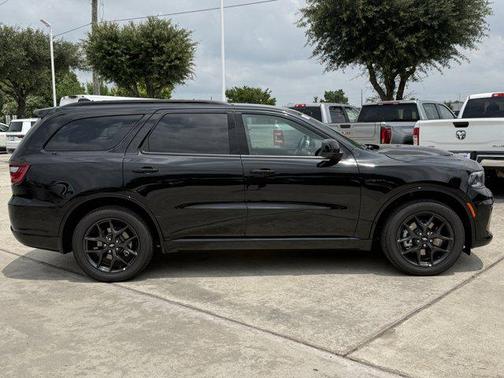 DB Black Clearcoat 2026 Dodge Durango GT HEMI V8 AWD