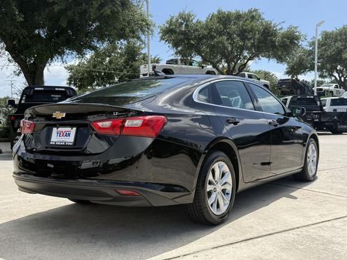 Mosaic Black Metallic 2024 Chevrolet Malibu FWD 1LT