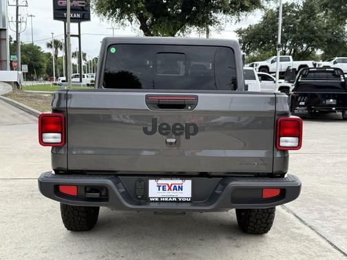Granite Crystal Metallic Clearcoat 2026 Jeep Gladiator Texas Trail 4x4