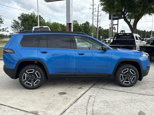 Hydro Blue Pearlcoat 2026 Jeep Cherokee Laredo 4x4