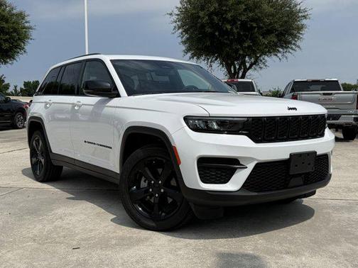 Bright White Clearcoat 2024 Jeep Grand Cherokee Altitude