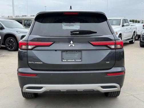 Gray 2024 Mitsubishi Outlander SE