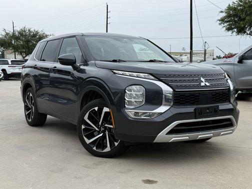 Gray 2024 Mitsubishi Outlander SE