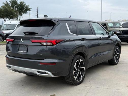 Gray 2024 Mitsubishi Outlander SE