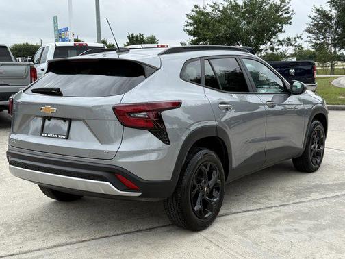 Sterling Gray Metallic 2025 Chevrolet Trax LT