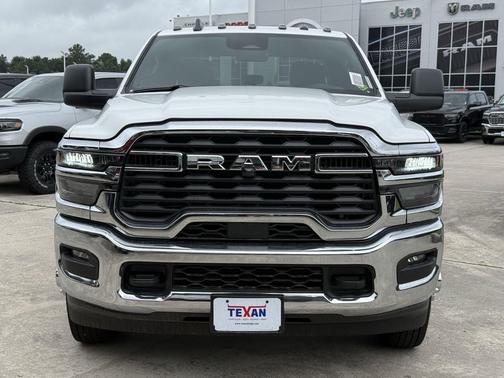 Bright White Clearcoat 2026 RAM 3500 Tradesman Crew Cab 4x4 8' Box