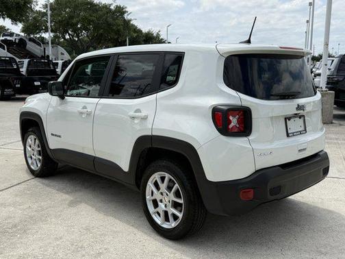 Alpine White Clearcoat 2023 Jeep Renegade Latitude