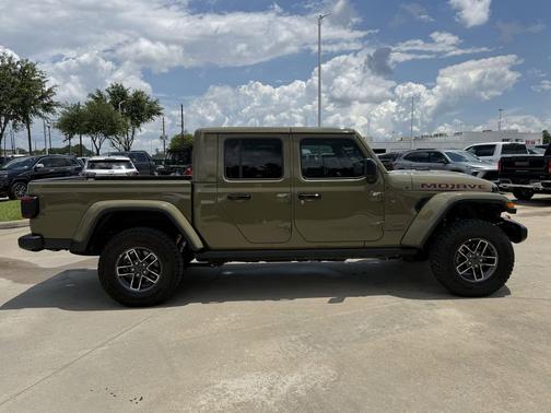 41 2025 Jeep Gladiator Mojave 4x4