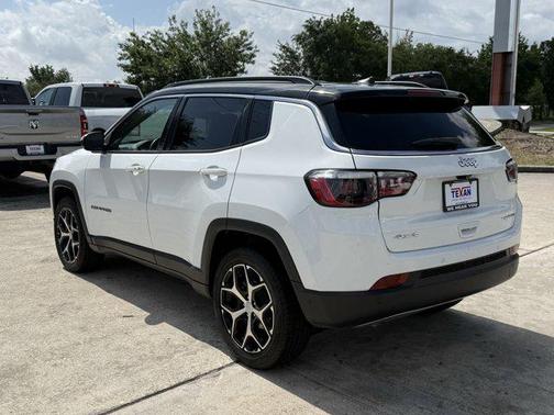 Bright White Clearcoat 2024 Jeep Compass Limited