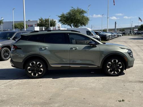 Jungle Green 2024 Kia Sportage X-Line