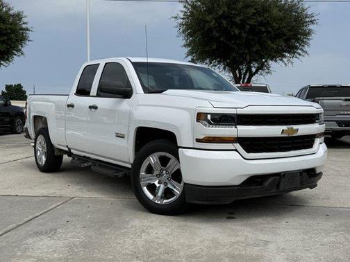 Summit White 2018 Chevrolet Silverado 1500 Custom