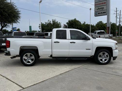 Summit White 2018 Chevrolet Silverado 1500 Custom