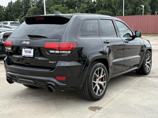 Diamond Black Crystal Pearlcoat 2017 Jeep Grand Cherokee SRT