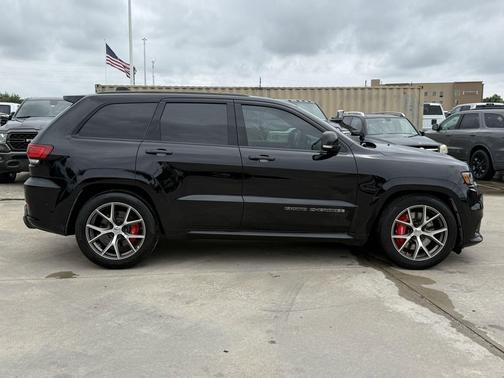 Diamond Black Crystal Pearlcoat 2017 Jeep Grand Cherokee SRT