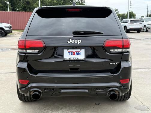Diamond Black Crystal Pearlcoat 2017 Jeep Grand Cherokee SRT