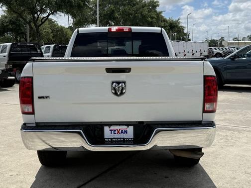Bright White Clearcoat 2018 RAM 1500 SLT