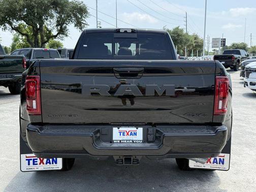 Diamond Black Crystal Pearlcoat 2026 RAM 3500 Limited Mega Cab 4x4 6'4' Box