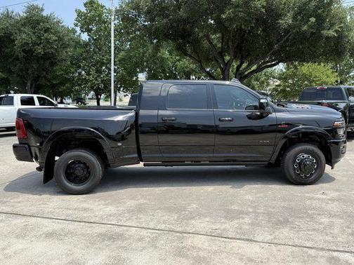 Diamond Black Crystal Pearlcoat 2026 RAM 3500 Limited Mega Cab 4x4 6'4' Box