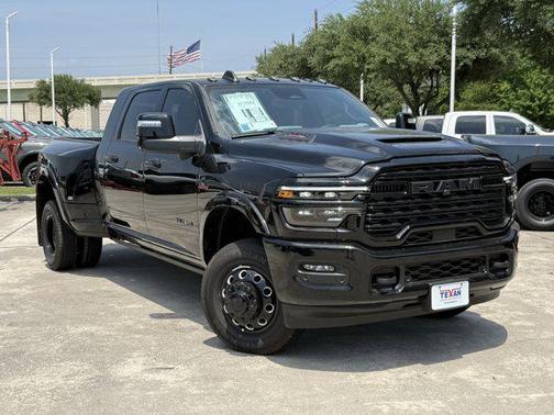 Diamond Black Crystal Pearlcoat 2026 RAM 3500 Limited Mega Cab 4x4 6'4' Box