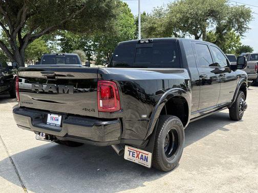 Diamond Black Crystal Pearlcoat 2026 RAM 3500 Limited Mega Cab 4x4 6'4' Box