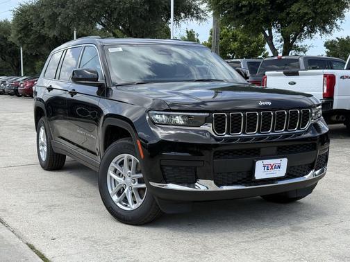 Diamond Black Crystal Pearlcoat 2026 Jeep Grand Cherokee L Laredo