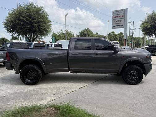 Granite Crystal Metallic Clearcoat 2025 RAM 3500 Limited Crew Cab 4x4 8' Box