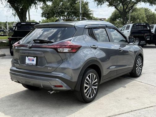Gun Metallic 2024 Nissan Kicks SV