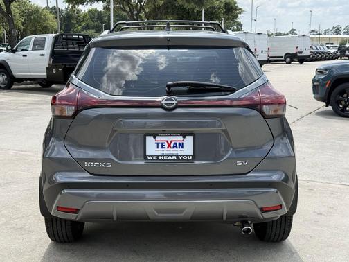 Gun Metallic 2024 Nissan Kicks SV