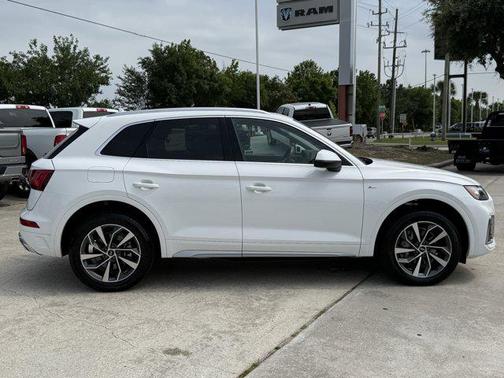 Mythos Black Metallic 2023 Audi Q5 45 S line Premium Plus