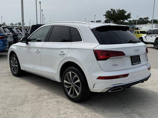 Mythos Black Metallic 2023 Audi Q5 45 S line Premium Plus