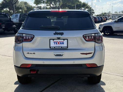 Silver Zynith Metallic Clearcoat 2024 Jeep Compass Trailhawk