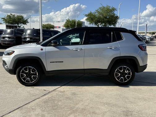 Silver Zynith Metallic Clearcoat 2024 Jeep Compass Trailhawk