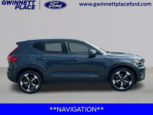 2021 Volvo XC40 T5 Momentum
