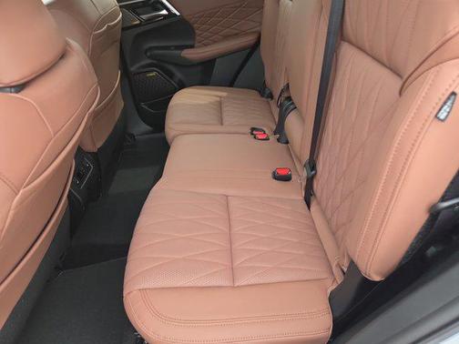 White Diamond/Black Roof 2026 Mitsubishi Outlander SEL 2.5 2WD
