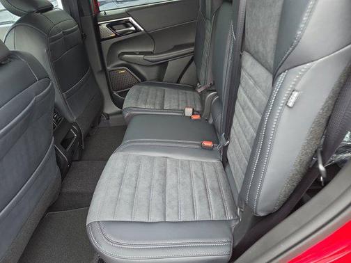 Red Diamond 2026 Mitsubishi Outlander SE