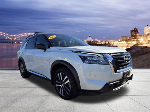 2025 Nissan Pathfinder Platinum FWD