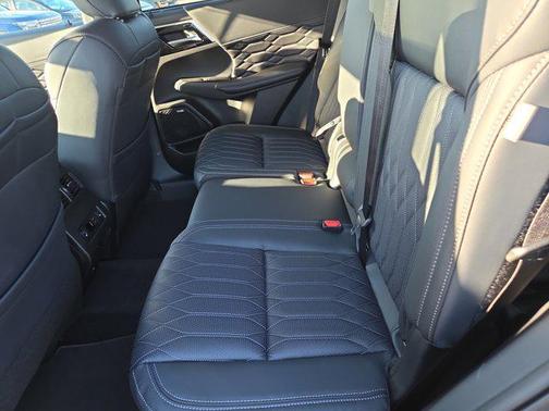 Labrador Black Pearl 2026 Mitsubishi Outlander SEL 2.5 S-AWC